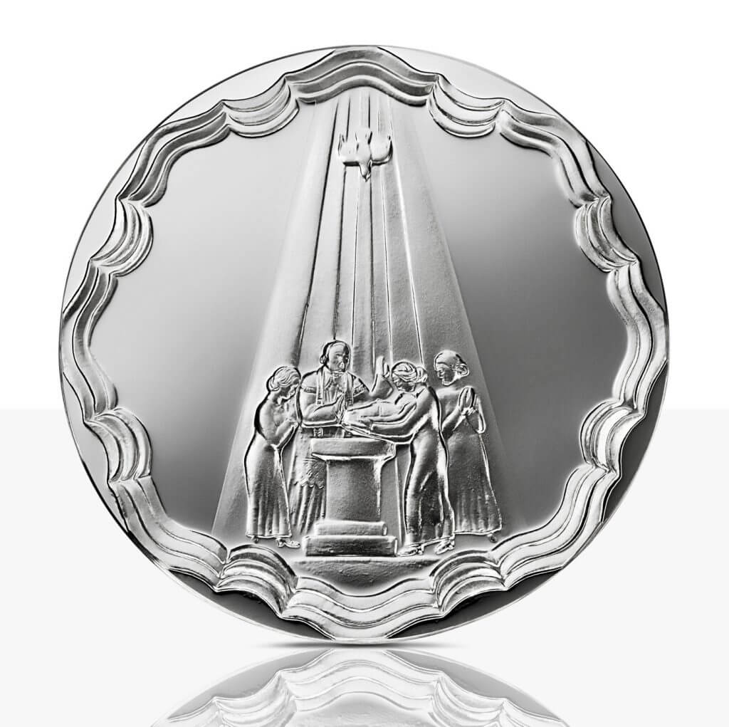 The obverse presents a scene depicting a baptism. The reverse offers enough space for an individualized laser engraving which turns each medal into a unique and personal piece. Please note name and dates for the engraving within the fields below.