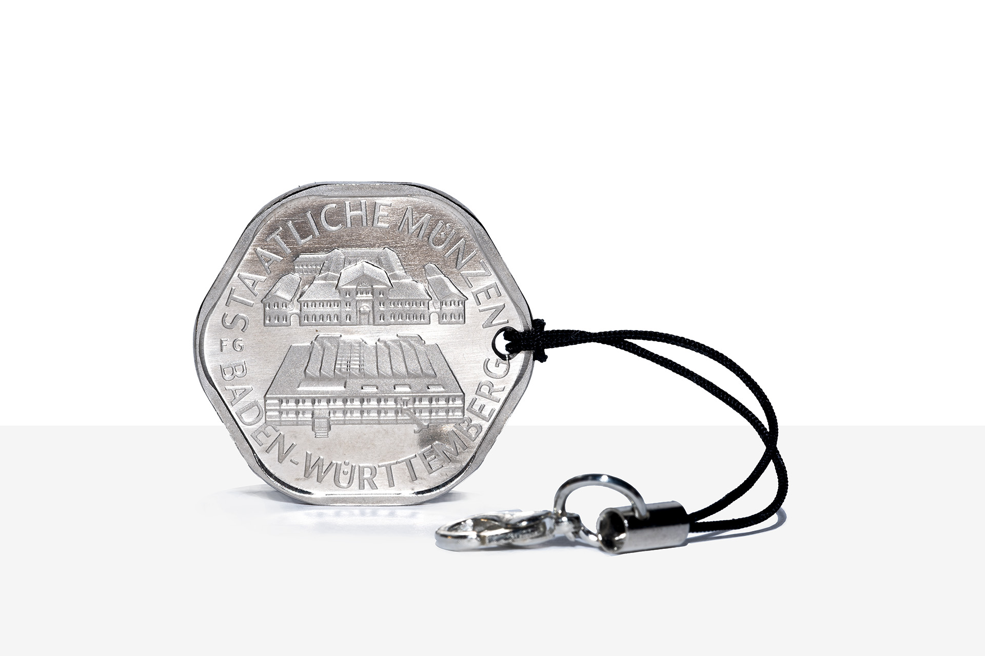 Wabenförmige, kolorierte Bienenmedaille als Schlüsselanhänger