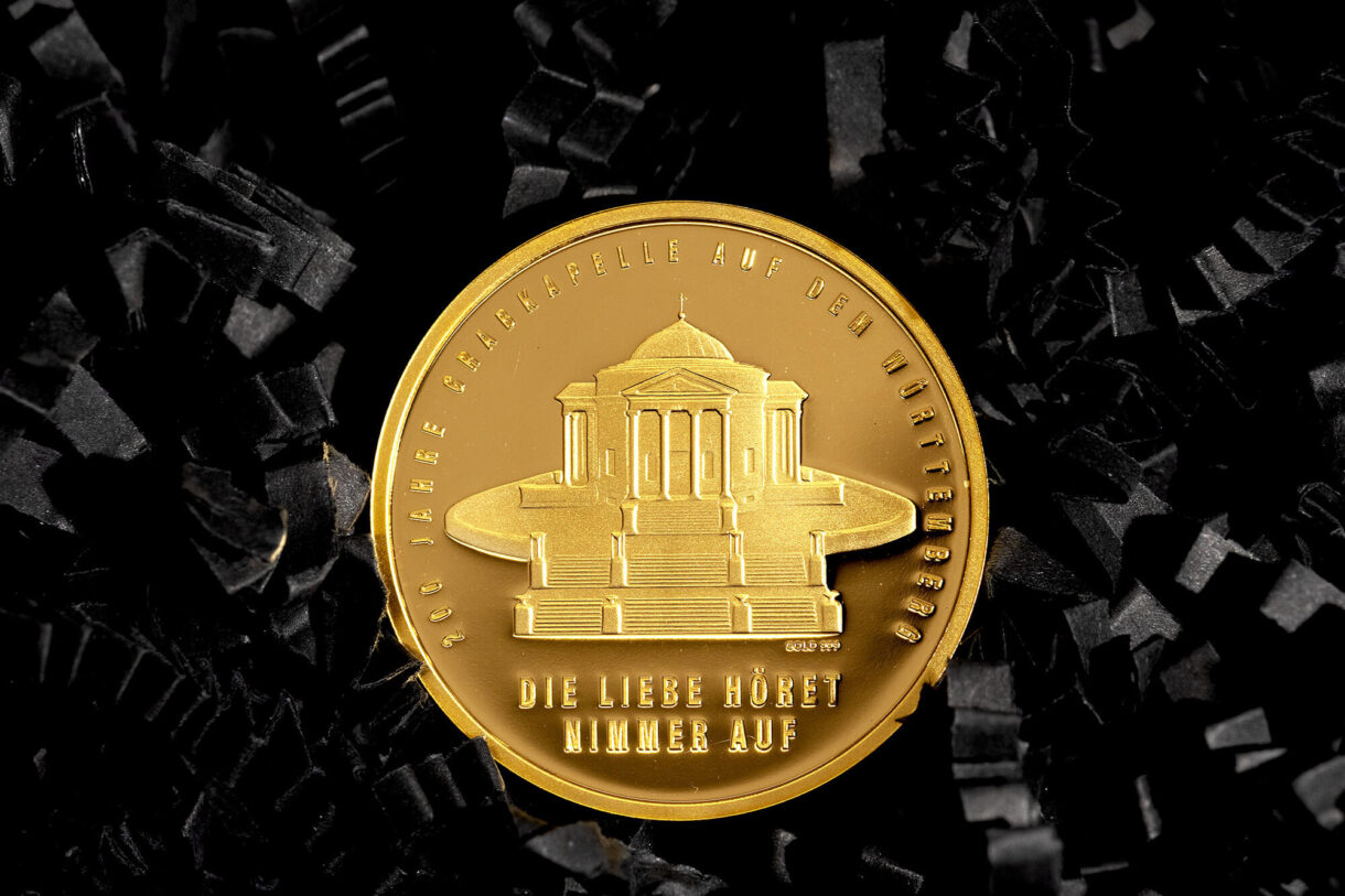 Goldmedaille Grabkapelle Feingold auf Schwarzem Füllmaterial